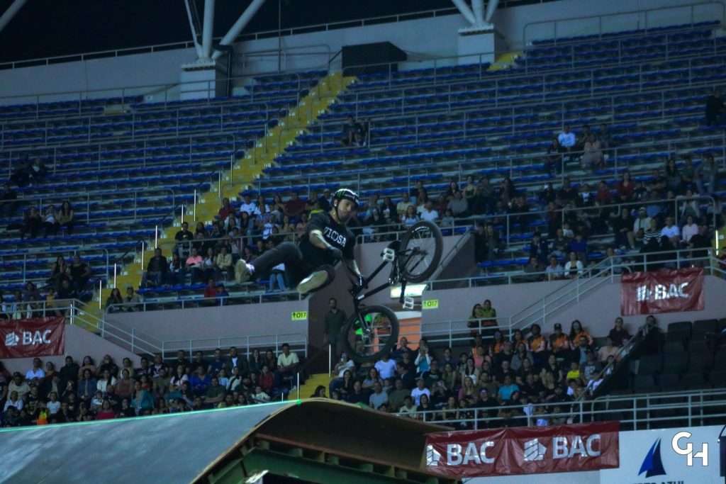 “Mincha” impacta en su debut y se lleva la corona de X-Knights 2025